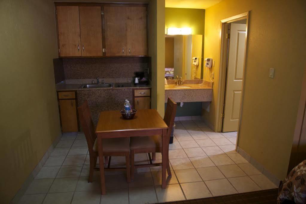 Coach Light Inn Brenham Εξωτερικό φωτογραφία